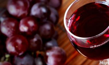 Vin rouge sec : avantages et inconvénients